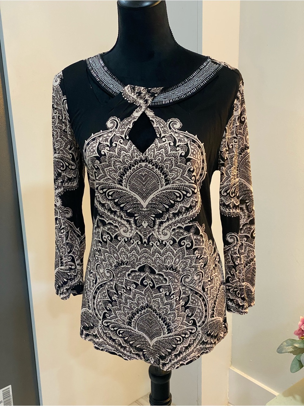 INC International Concepts Black and Cream Paisley Keyhole Long Sleeve Top